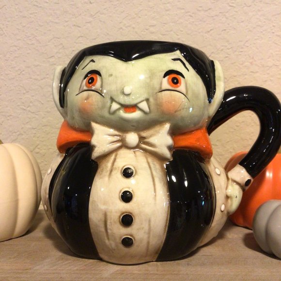 Vampire Dracula Johanna Parker Transpac Halloween ceramic mug - Picture 2 of 6